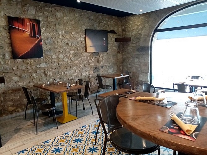 Le_bar_a_pizzas_interieur