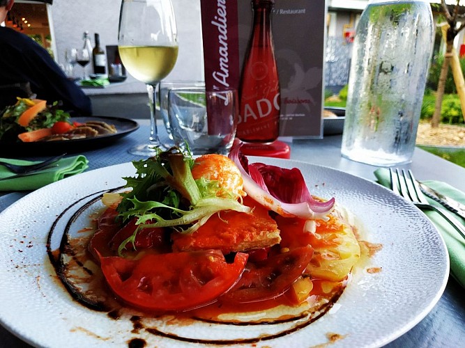 Morlaàs restaurant amandier gastronomie tarte fine tomates burrata poivrons