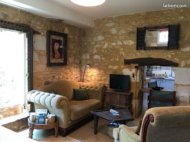 Le Petit Gite_Living room