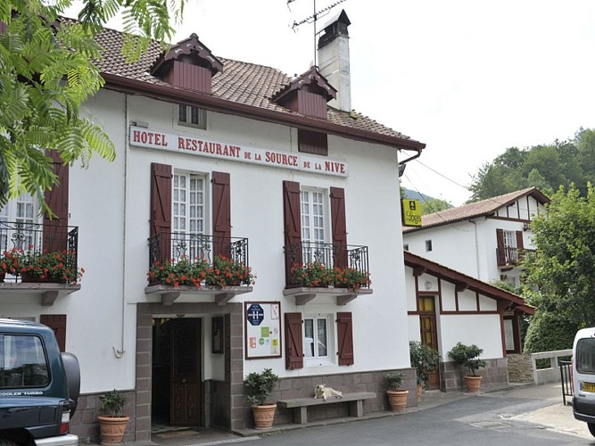 Hotel restaurant Les Sources de la Nive - facade - Estérençuby