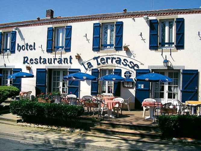 mauleon-hotel-restaurant-la-terrasse-facade-3