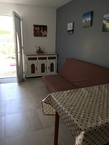 2022_fernandes (2) (Copier)