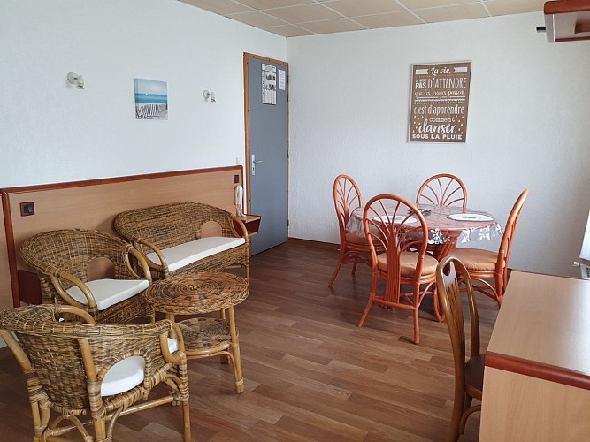 Salle à Manger Nénuphars (2)