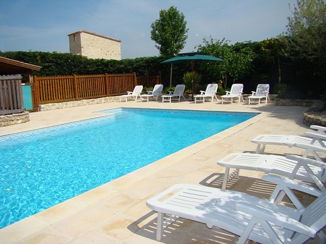 HLOAQU047FS000G5_THEZAC_piscine