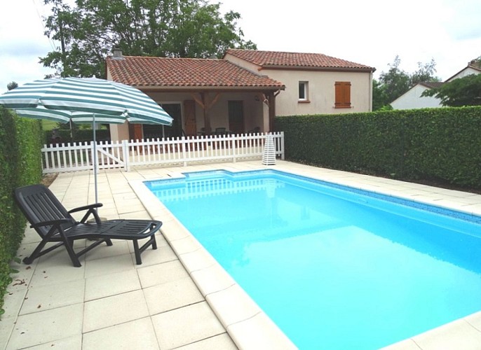 HLOAQU047FS000H3_grande1