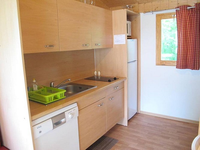 HLOAQU047FS002S0_PINDERES_HLL001B_vuecuisine