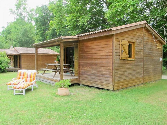 HLOAQU047FS002S0_PINDERES_HLL001B_chalet