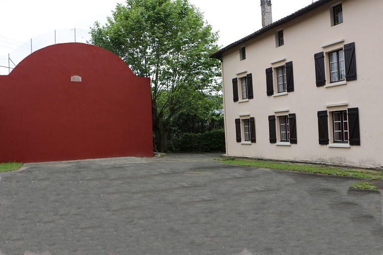 zubelzu_fronton_meublé_urrugne