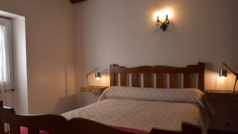 chambre-lit-double-appartement-maison-etcharrenia