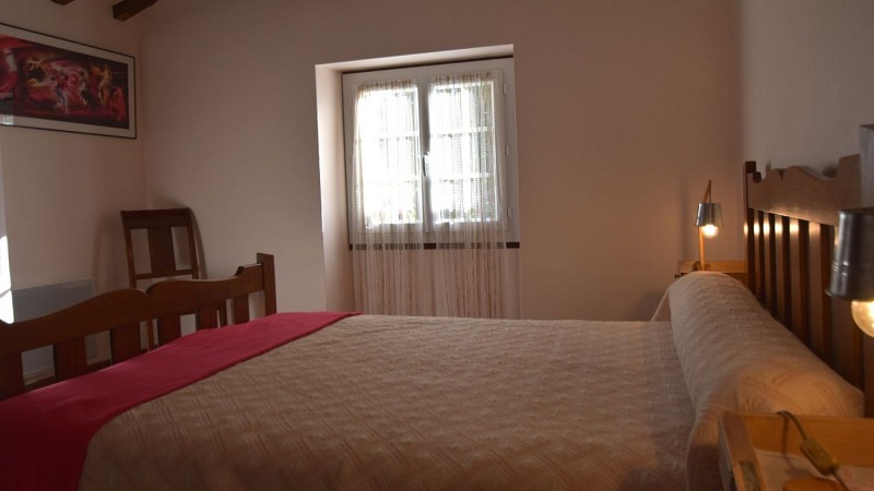 chambre-lit-double-autre-vue-appartement-maison-etcharrenia