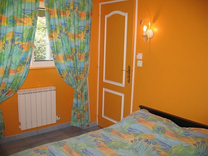 Location Parisot - Chambre lit double jaune - St Jean Pied de Port