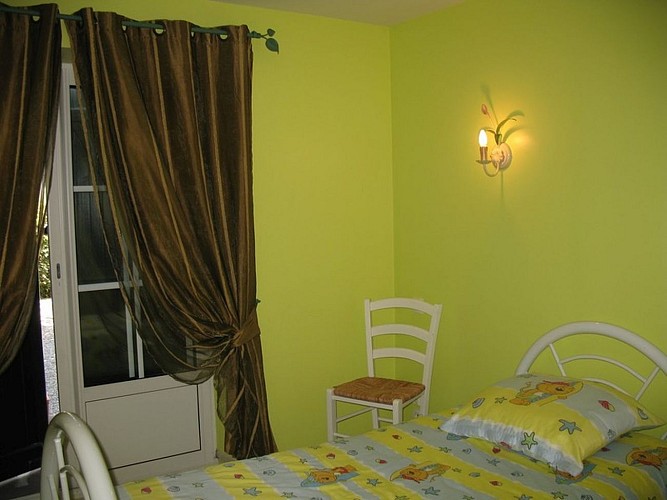 Location Parisot - Chambre lit double verte - St Jean Pied de Port