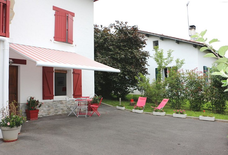 galzin_cour_meuble_urr