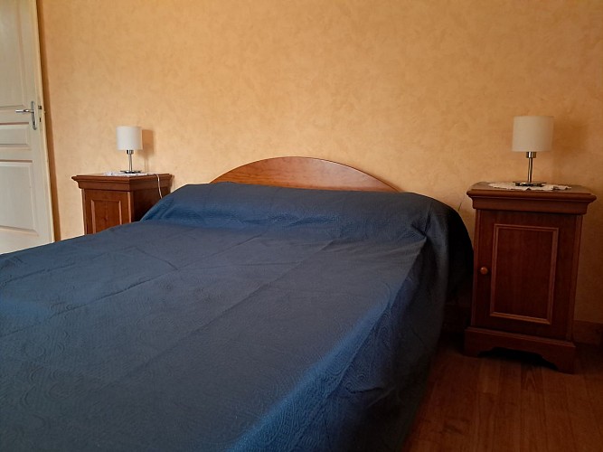 chambre 1 lit 140