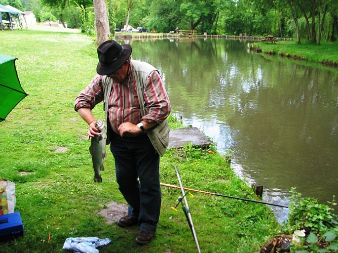 pisciculture moulin de Boissonnie Douzillac  étang de pêche