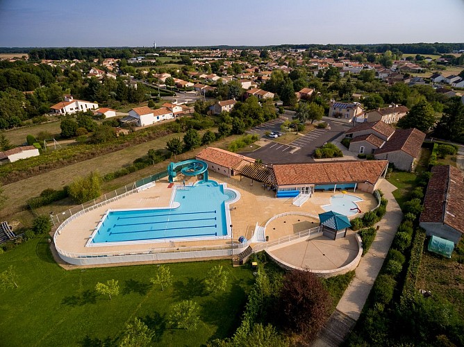 Base aquatique communautaire de Nieuil-l'Espoir-vue aérienne