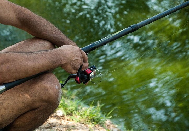 Pêche en rivière à l'écluse de Limon