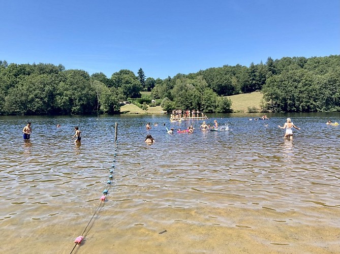 Plage du lac de Ste Hélène, à Bujaleuf