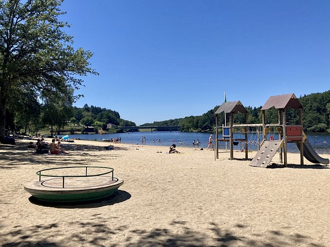 Plage du lac de Ste Hélène, à Bujaleuf