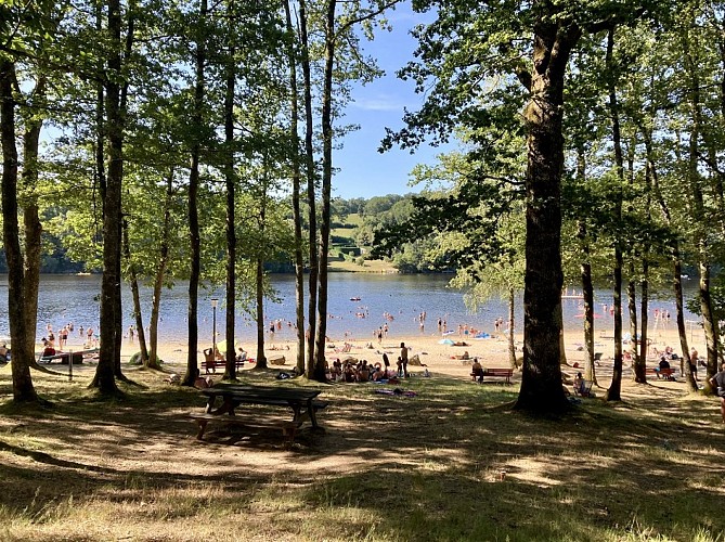 Plage du lac de Ste Hélène, à Bujaleuf_1
