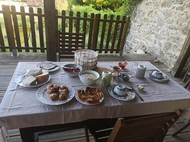 Les Ombelles - Petit dèj terrasse