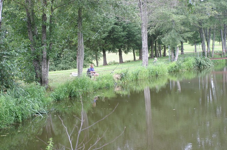 Etang de pêche de 'Montréal' à Saint Germain Les Belles