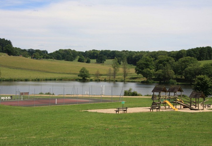 Etang de pêche de 'Montréal' à Saint Germain Les Belles