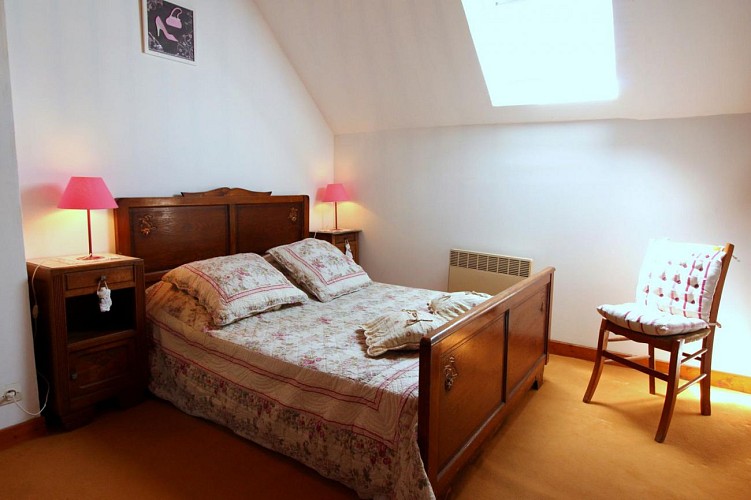 871374 4 Personen. 2 Zimmer. 1 Ähre. St Sulpice-les-Feuilles