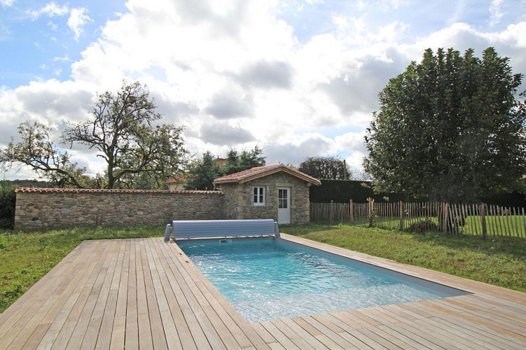 Gite " Lascaux" à Saint Mathieu en Haute-Vienne (Limousin)- vue du jardin_2