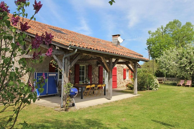 Gite " Lascaux" à Saint Mathieu en Haute-Vienne (Limousin)- vue du jardin_3
