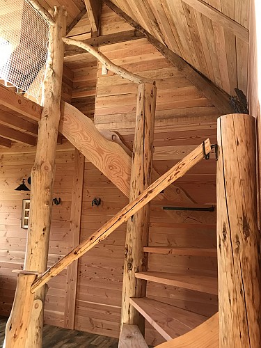 Escalier pour l'accès à la chambre