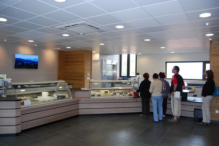 Magasin de vente d'Ayn Dullin (coopérative laitière de Yenne)