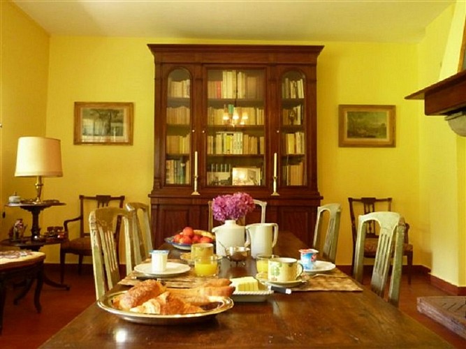 krassinine-dejeuner-chambre-urrugne-2