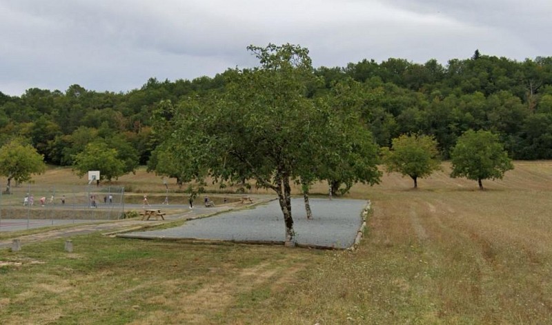 Saint Pierre de Côle Tennis basket table piq nique pétanque