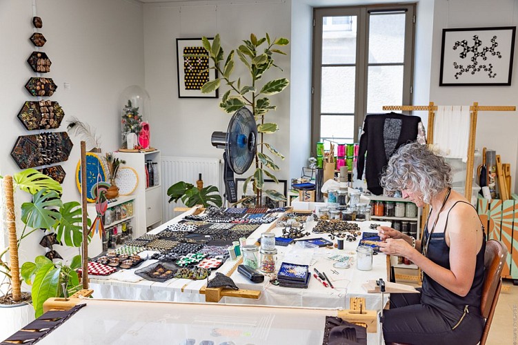 AURORE THUAULT, BRODEUSE CONTEMPORAINE