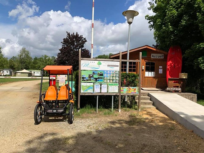 Aire de services et de stationnement camping-cars à Morannes au Camping Moredena