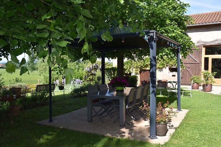 Tonnelle avec coin repas