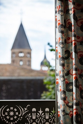 Vue sur le clocher depuis la chambre Clocher de l'Eau Bénite
