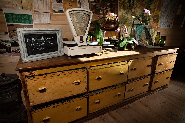 Divers documents à disposition