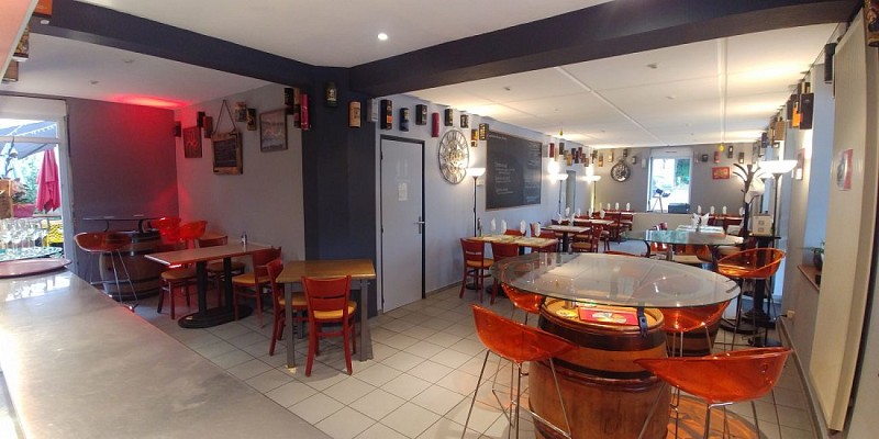 Salle-restaurant-climatise-bar-creusot-fut-mets