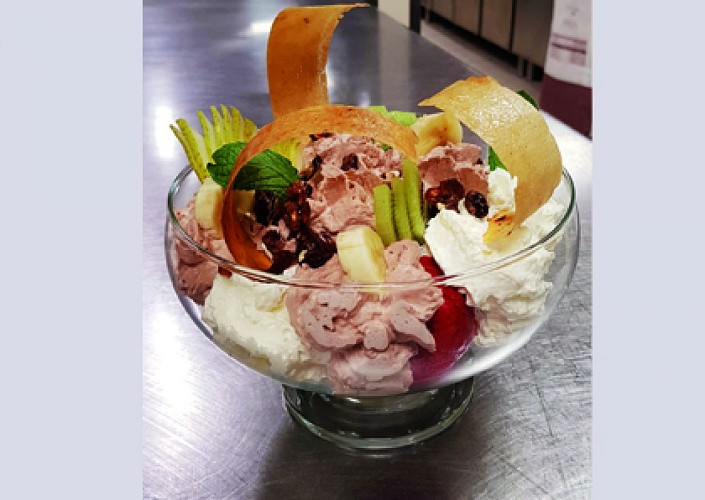 Coupe gourmande 6 boules de glaces chantilly maison fruits