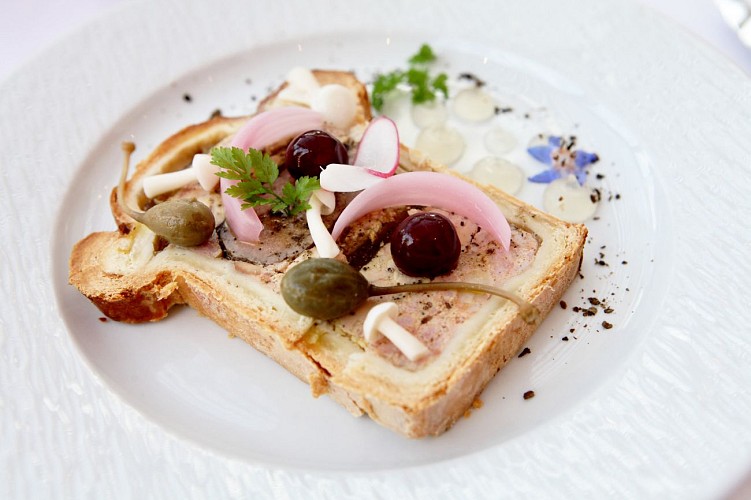 Le Pâté en croûte de la Basse-Cour à la Volaille de Bresse marbré de Foie Gras