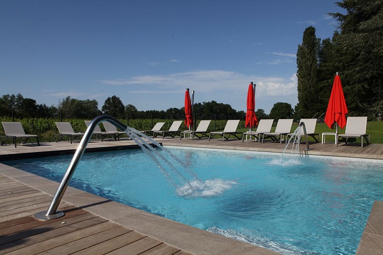 Piscine Extérieure / Spa des Vignes