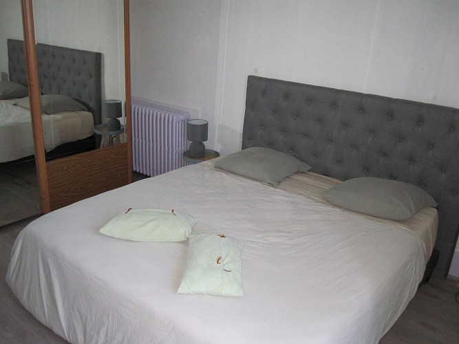 CHAMBRE LIT KING SIZE