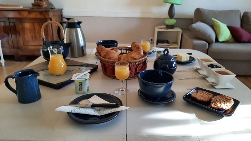 CH Près du Lavoir petit-dejeuner