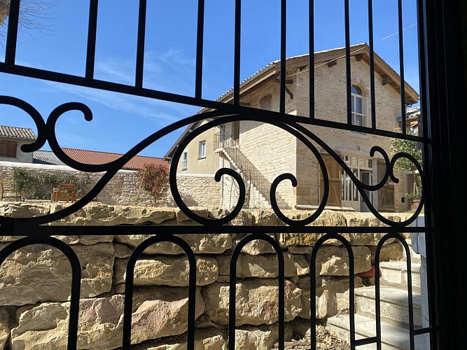 Vue cour accueil avant