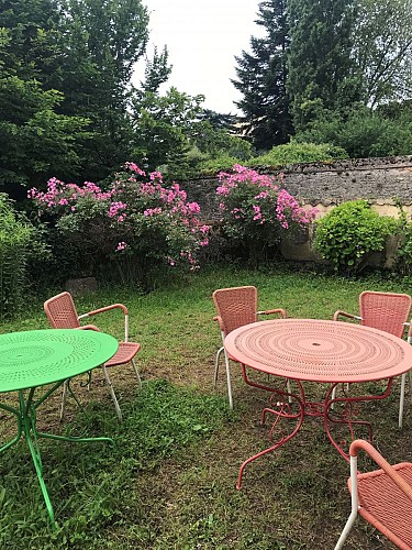 Tables au jardin