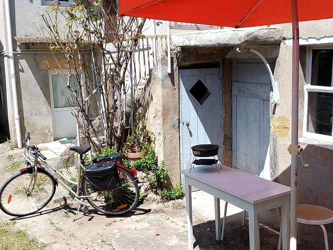 Local Vélo et terrasse