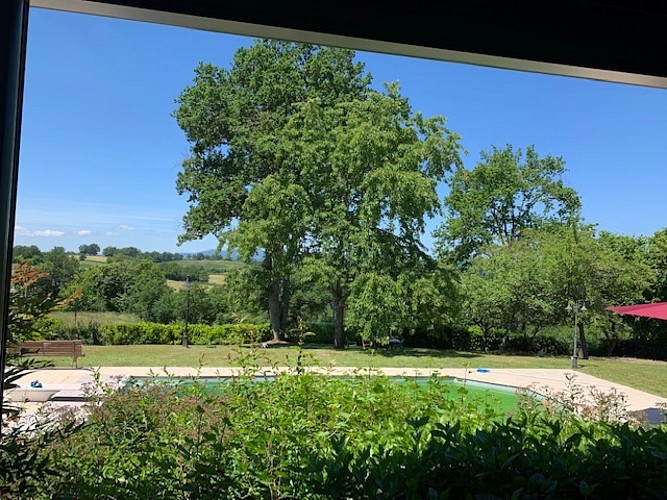Photo Vue sur l'extérieur  de la cuisine et de la salle à Manger