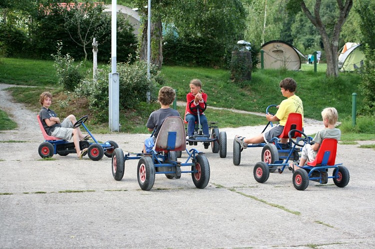 kinderen op skelters (2) bij La Bonne Vie - IMG_1248